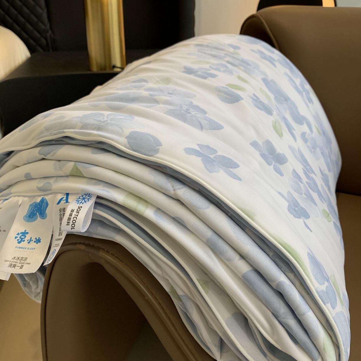 91家纺网 家纺一手货源 找家纺 2025新款小冰皮夏凉被锦纶氨纶面料空调夏被凉感丝单夏被空调被 清凉一夏蓝