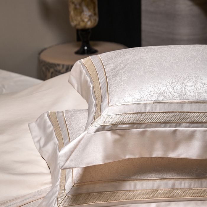 91家纺网 家纺一手货源 找家纺 榻尚家居 2025新款高精密贡缎色织大提花四件套 夜曲 香槟