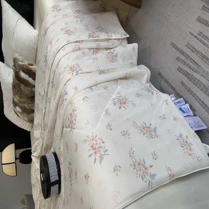 91家纺网 家纺一手货源 找家纺 2025新款小冰皮夏凉被锦纶氨纶面料空调夏被凉感丝单夏被空调被 桃花朵朵