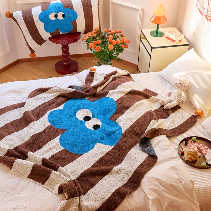 91家纺网 家纺一手货源 找家纺 （总）暖绵绵家纺 2025新款甜美蓝朵半边绒针织盖毯-灵朵