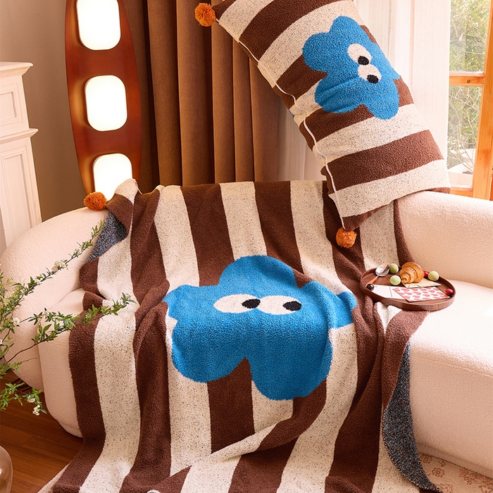 91家纺网 家纺一手货源 找家纺 （总）暖绵绵家纺 2025新款甜美蓝朵半边绒针织盖毯-灵朵