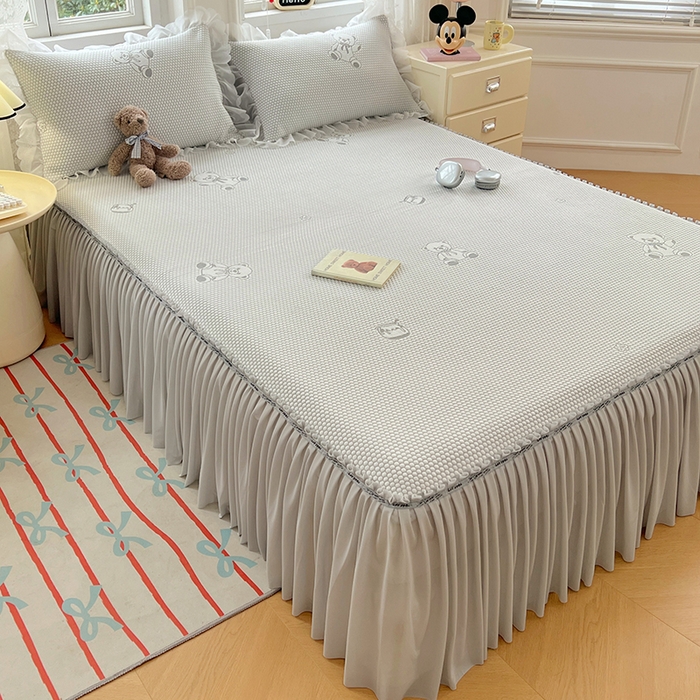 91家纺网 家纺一手货源 找家纺 梦舒羽 2025春夏新款冰豆豆凉席席子-床裙款 凉豆豆-小熊灰