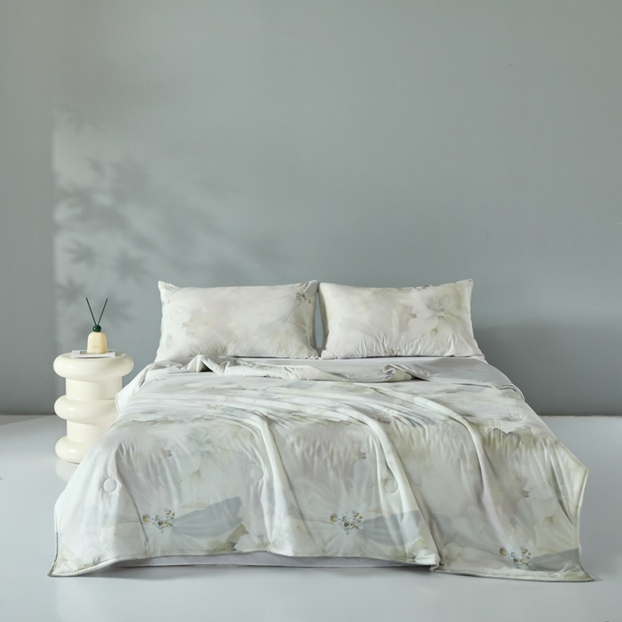 91家纺网 家纺一手货源 找家纺 2025春夏新款100%双面锦纶美式印花夏被凉感空调被 花开半夏