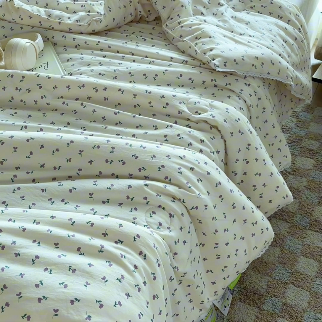 91家纺网 家纺一手货源 找家纺 2025新款双层皱皱纱水洗棉夏被夏凉被空调被可机洗空调被子被芯棉被 小花野 紫