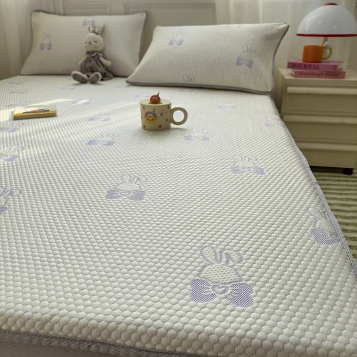 91家纺网 家纺一手货源 找家纺 金爱家 2025新款430克中分子豆豆席凉席席子 豆豆席-兔兔紫