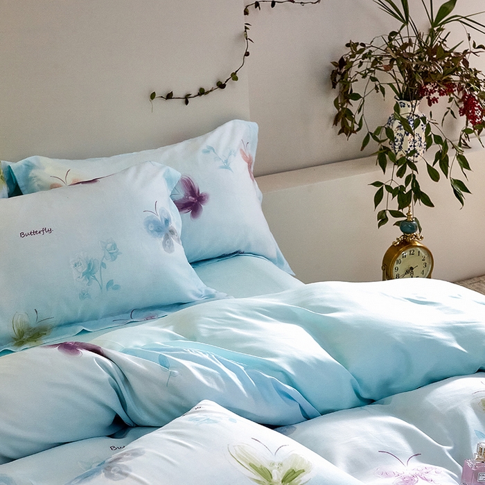 91家纺网 家纺一手货源 找家纺 未来家居 2025春夏新款100支莱赛尔天丝贡缎纯色印花系列高端礼盒四件套 蝶舞