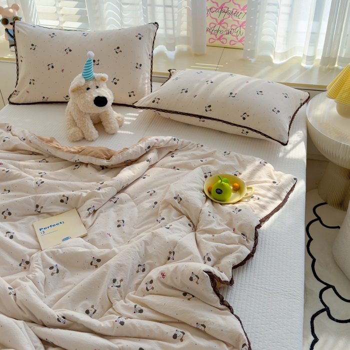 91家纺网 家纺一手货源 找家纺 贝扬思 2025新款云感双层纱抗菌花边夏被 狗狗面包