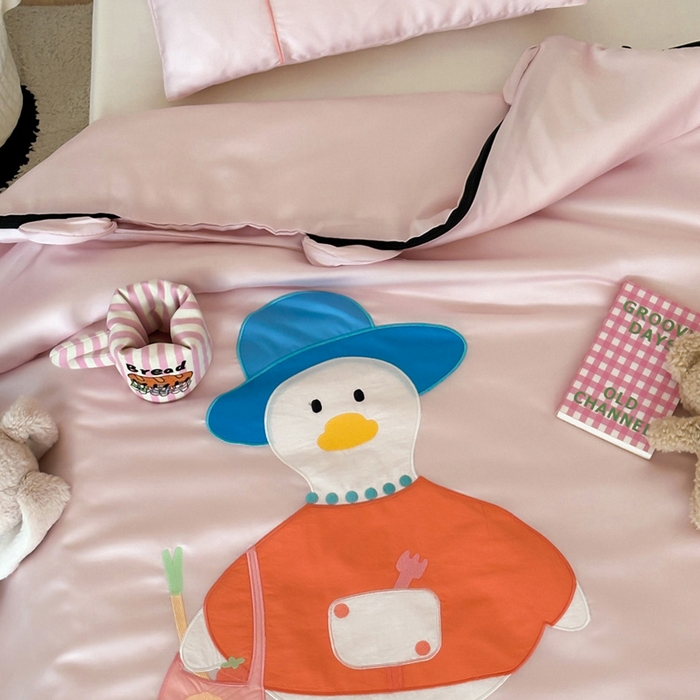 91家纺网 家纺一手货源 找家纺 喜多兔儿童家纺 2025新款60S兰精天丝睡袋防踢被 粉色礼帽鸭