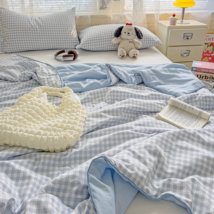 91家纺网 家纺一手货源 找家纺 2025春夏新款嵌绳款云柔水洗棉单夏被夏凉被空调被 嵌绳夏被-小格浅兰