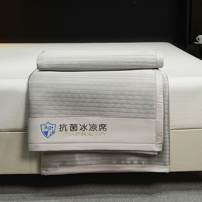 91家纺网 家纺一手货源 找家纺 小萌虎 2025新款轻柔丝抗菌冰丝藤凉席（复合三明治款）宽包刺绣冰丝软席藤席 抗菌三明治冰丝藤席-冰川-星光灰