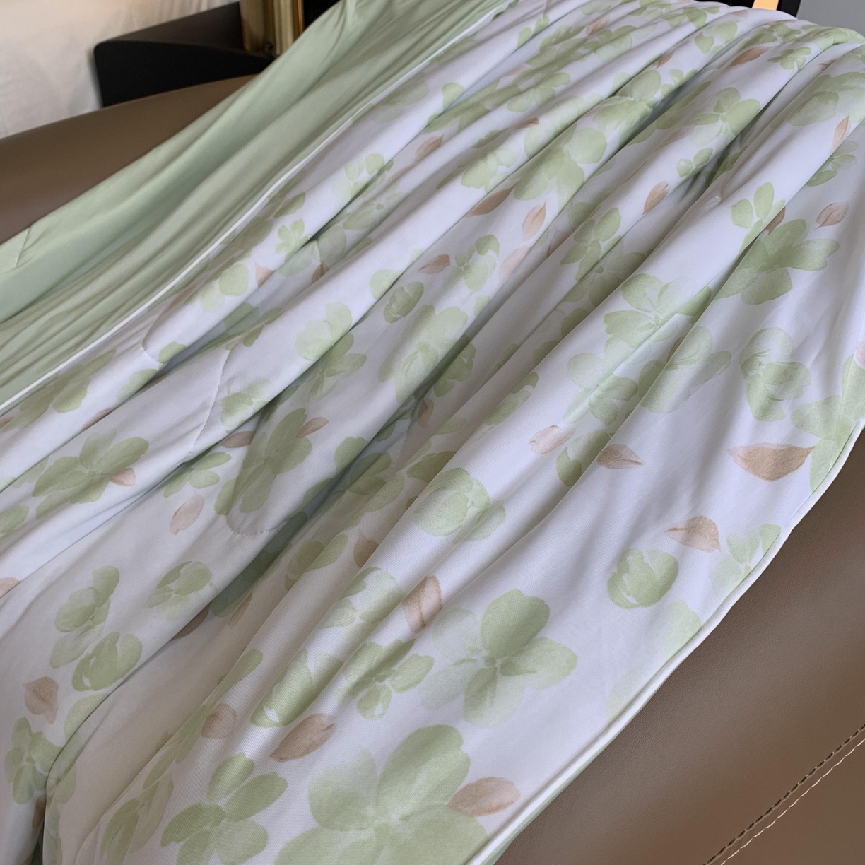 91家纺网 家纺一手货源 找家纺 2025新款小冰皮夏凉被锦纶氨纶面料空调夏被凉感丝单夏被空调被 清凉一夏绿