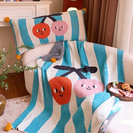 91家纺网 家纺一手货源 找家纺 （总）暖绵绵家纺 2025新款俏皮樱桃遇上条纹半边绒针织盖毯-慕樱