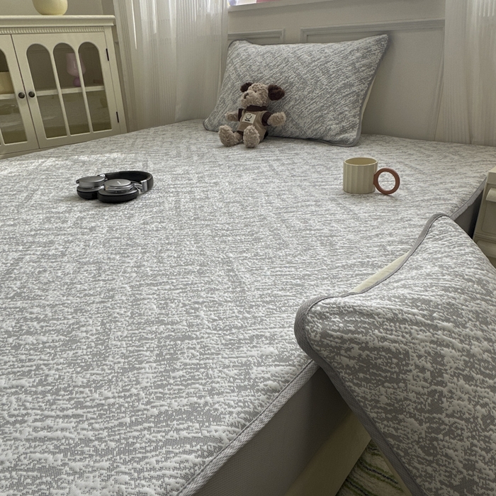 91家纺网 家纺一手货源 找家纺 金爱家 2025新款430克中分子豆豆席凉席席子 豆豆席-流金岁月灰