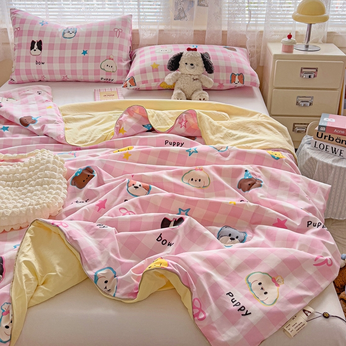 91家纺网 家纺一手货源 找家纺 2025春夏新款嵌绳款云柔水洗棉单夏被夏凉被空调被 嵌绳夏被-粉格小狗