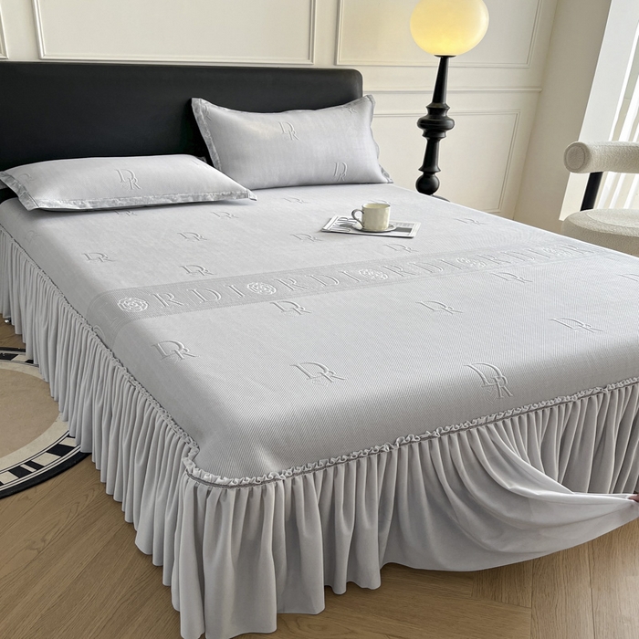 91家纺网 家纺一手货源 找家纺 鑫琪莱  2025新款5D立体雕花凉感豆豆冰丝床裙三件套 床裙D款-灰