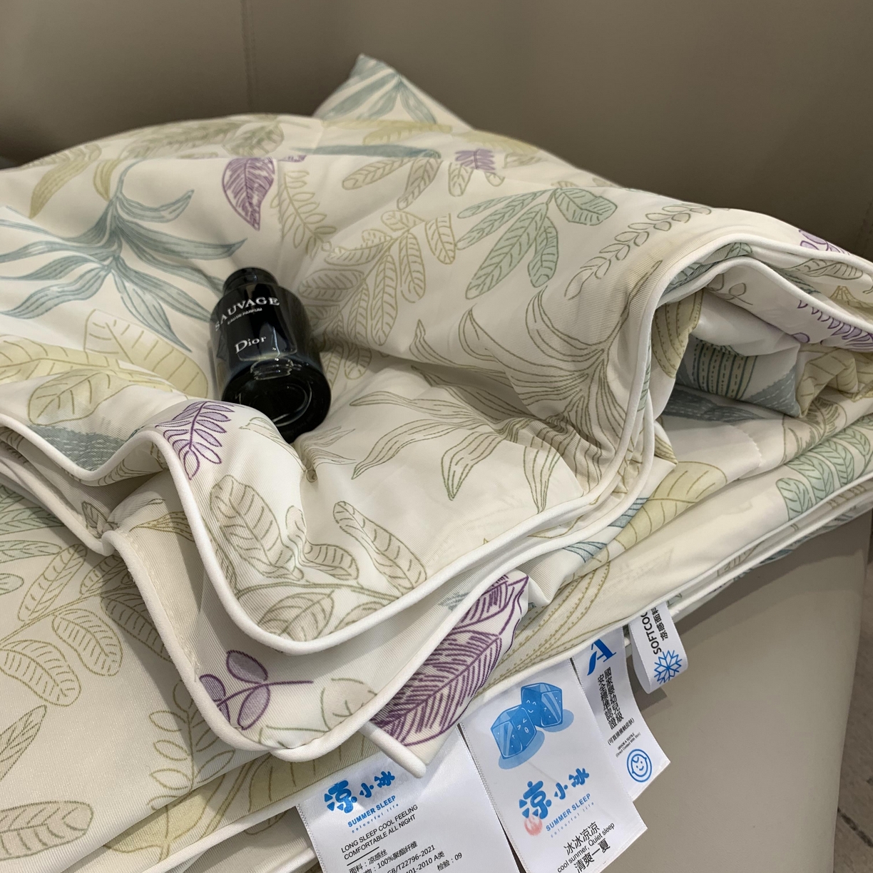 91家纺网 家纺一手货源 找家纺 2025新款小冰皮夏凉被锦纶氨纶面料空调夏被凉感丝单夏被空调被 热带雨林