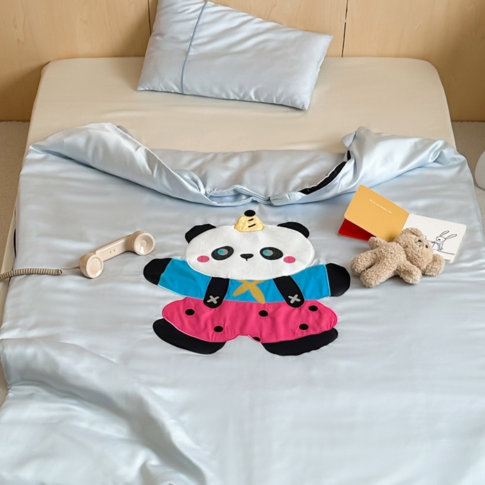 91家纺网 家纺一手货源 找家纺 喜多兔儿童家纺 2025新款60S兰精天丝睡袋防踢被 灰蓝色活泼熊猫