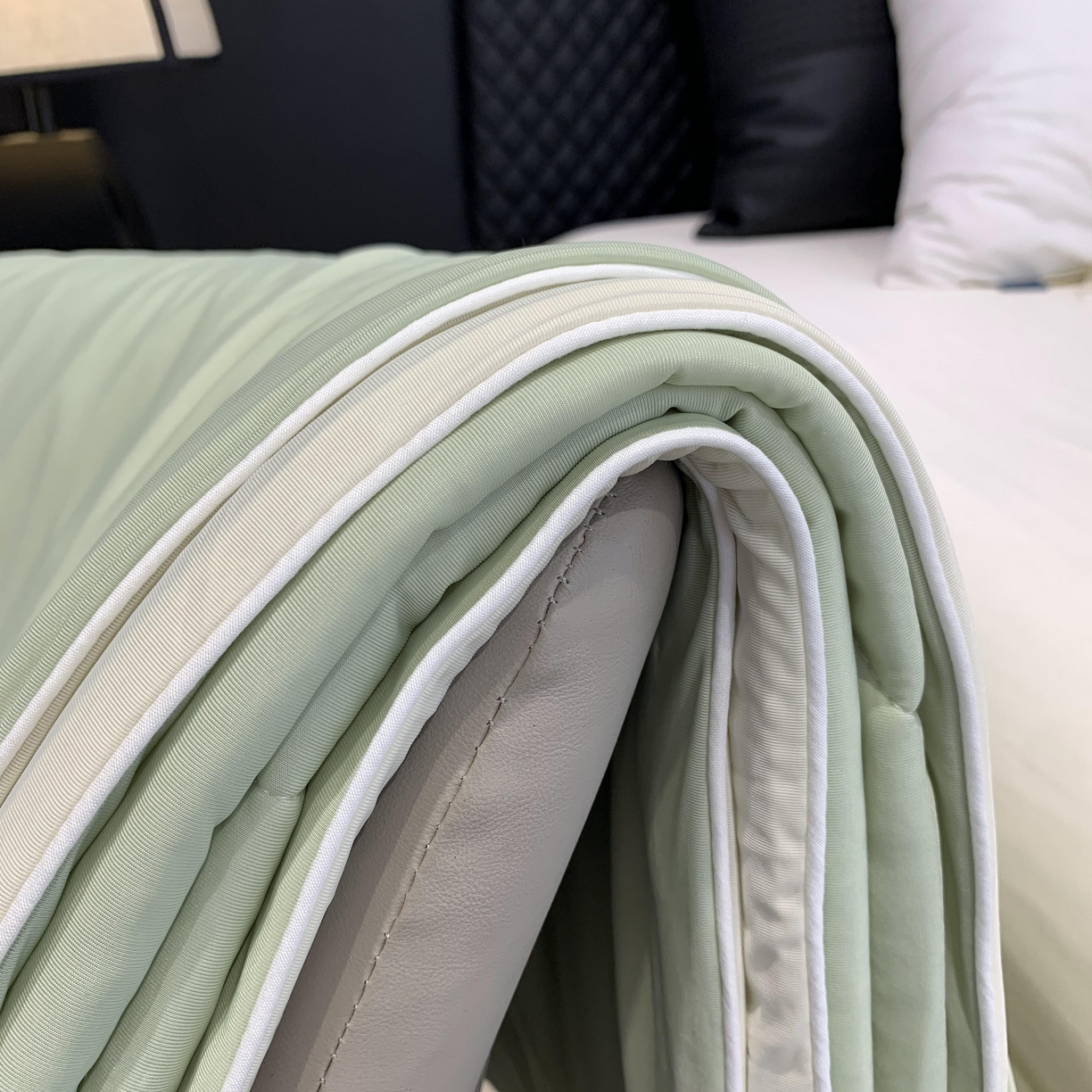 91家纺网 家纺一手货源 找家纺 2025新款小冰皮夏凉被锦纶氨纶面料空调夏被凉感丝单夏被空调被 薄荷奶绿