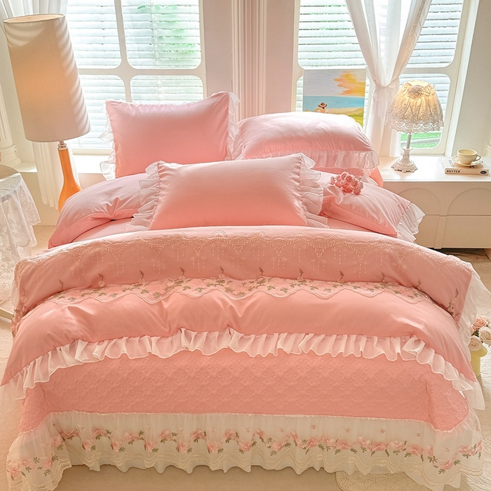 91家纺网 家纺一手货源 找家纺 大麦家纺2025新款年新款亲肤花边款床盖四件套  甜心小姐-香槟玉