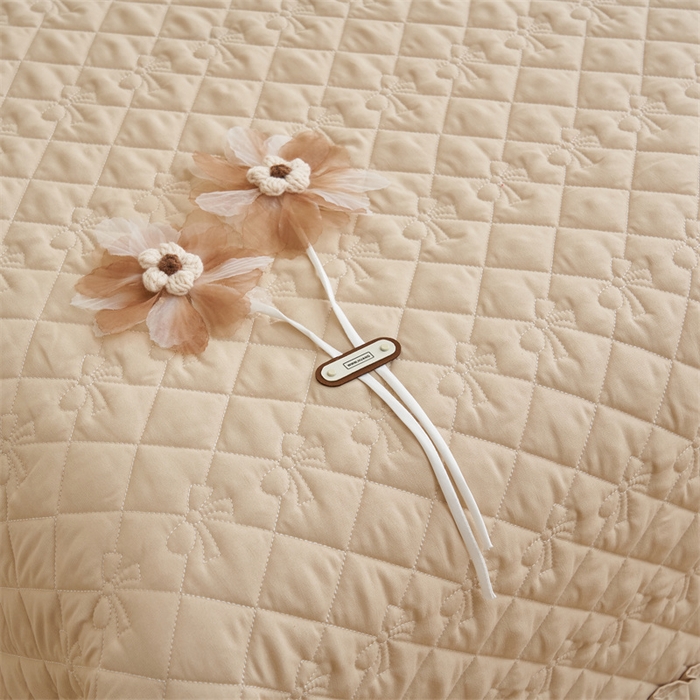 91家纺网 家纺一手货源 找家纺 恒爱家纺 2025新款A类针织棉立体单床盖-扶桑花 扶桑花-金典驼