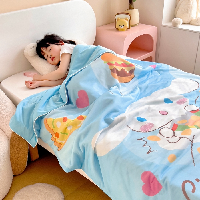 91家纺网 家纺一手货源 找家纺 吉咪兔家纺 25年新款三丽鸥库洛米儿童凉感丝夏被卡通空调被幼儿园午睡夏被夏凉被空调被 汉堡玉桂狗