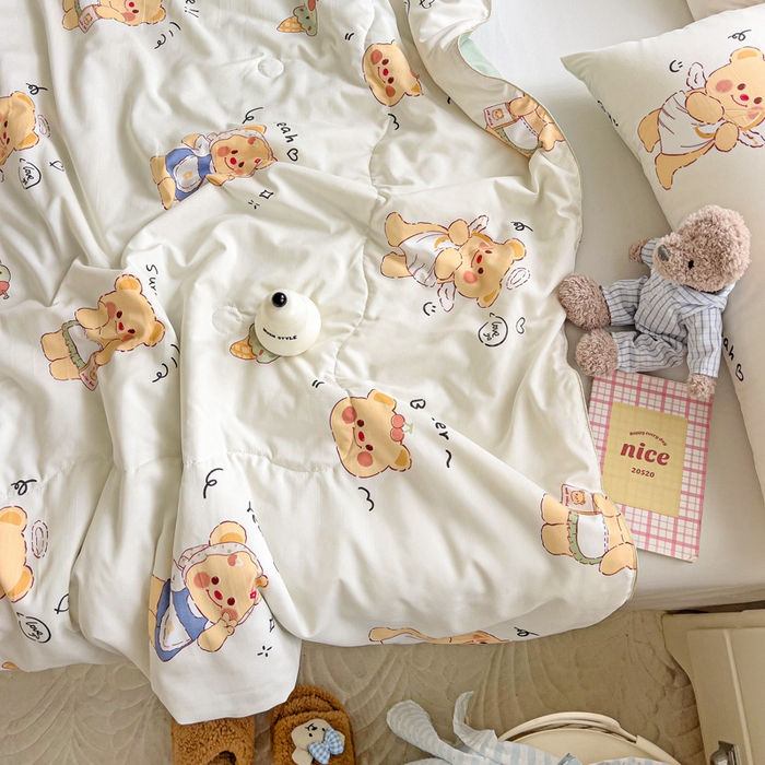 91家纺网 家纺一手货源 找家纺 2025春夏新款嵌绳款云柔水洗棉单夏被夏凉被空调被 嵌绳夏被-甜筒小熊