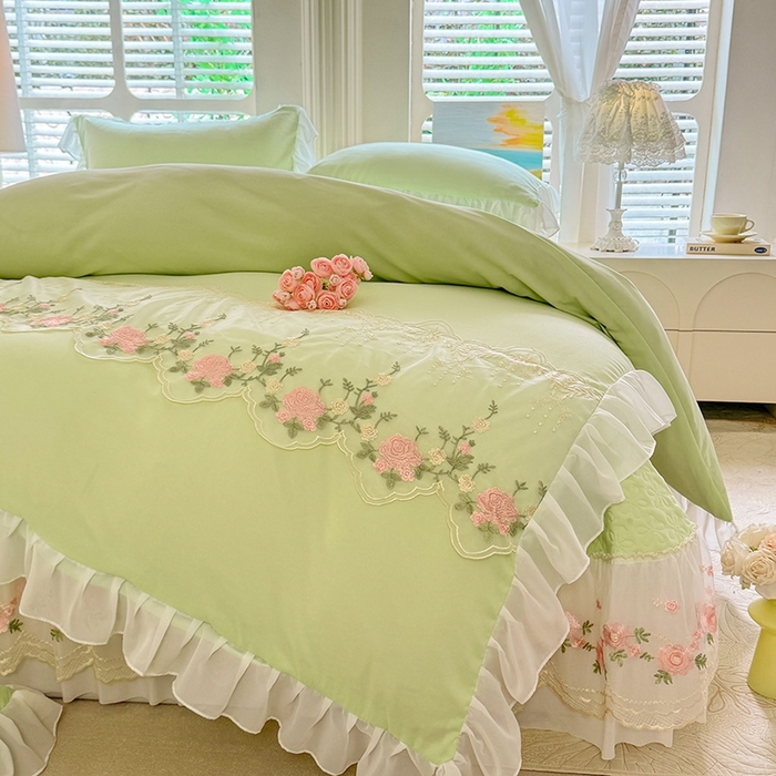 91家纺网 家纺一手货源 找家纺 大麦家纺2025新款年新款亲肤花边款床盖四件套  甜心小姐-青提绿