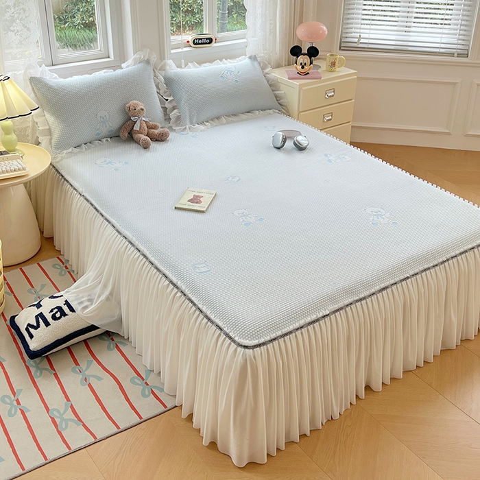 91家纺网 家纺一手货源 找家纺 梦舒羽 2025春夏新款冰豆豆凉席席子-床裙款 凉豆豆-小熊蓝