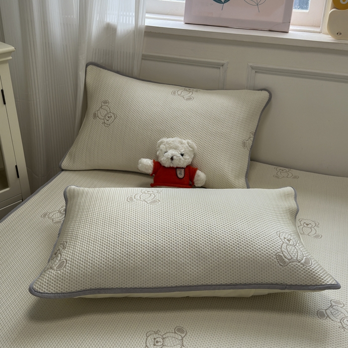 91家纺网 家纺一手货源 找家纺 金爱家 2025新款430克中分子豆豆席凉席席子 豆豆席-可爱熊