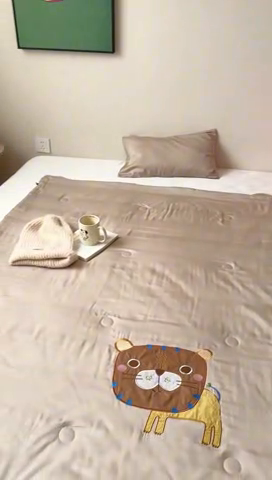 91家纺网 家纺一手货源 找家纺 喜多兔儿童家纺 2025新款萌宝系列40S纯棉夏季睡袋防踢被 卡其色小老虎多多