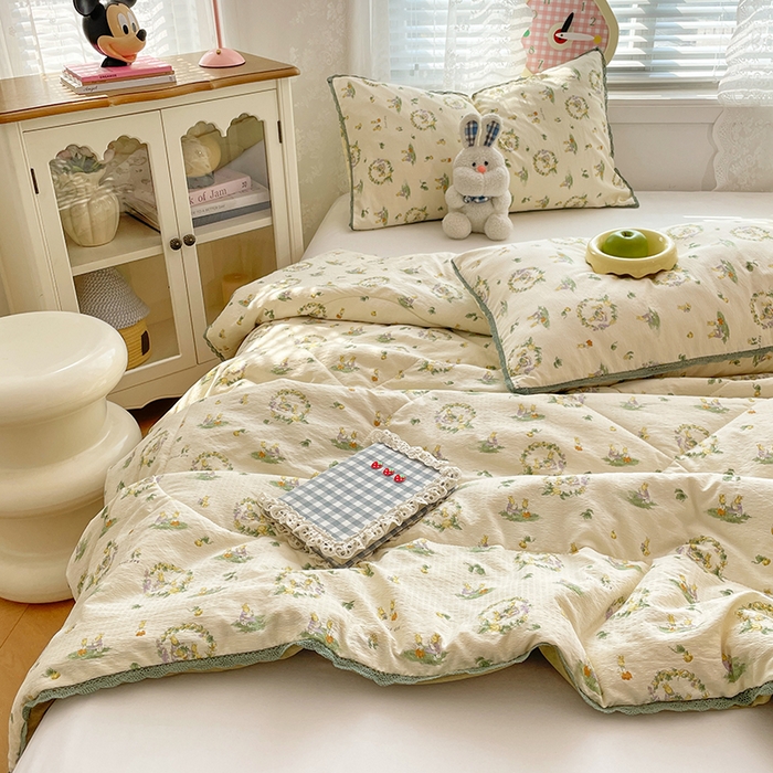 91家纺网 家纺一手货源 找家纺 优承佳生活馆 2025新款云感双层纱浪漫小花边抗菌夏被子被芯 花园兔