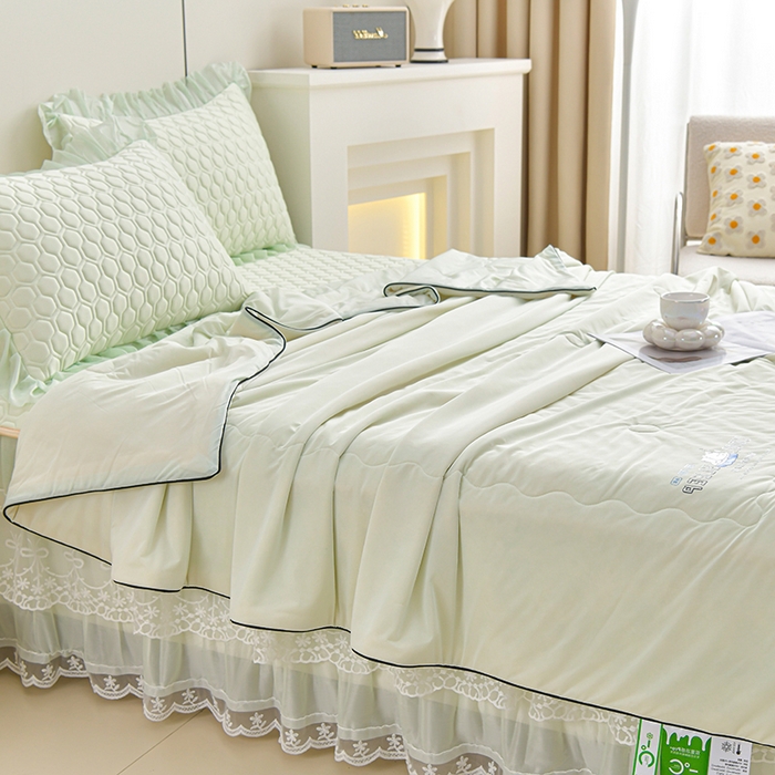 91家纺网 家纺一手货源 找家纺 民新家纺 2025新款凉感丝床裙乳胶凉席系列 唯美-青柠绿