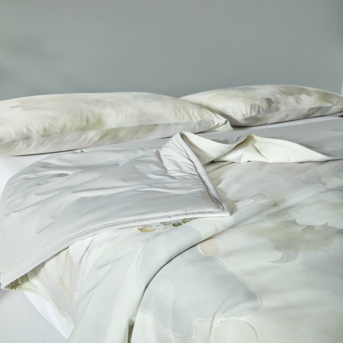 91家纺网 家纺一手货源 找家纺 2025春夏新款100%双面锦纶美式印花夏被凉感空调被 花开半夏