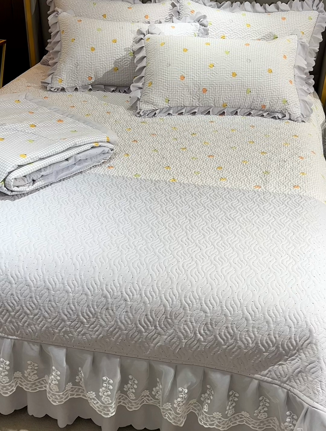 91家纺网 家纺一手货源 找家纺 梦柏 2025新款韩版双层纱夹棉绗缝床盖夏被四件套 南瓜派对