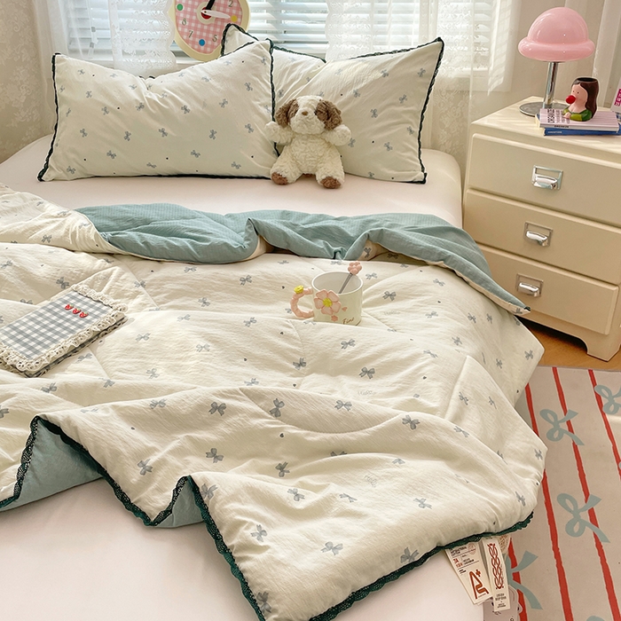 91家纺网 家纺一手货源 找家纺 优承佳生活馆 2025新款云感双层纱浪漫小花边抗菌夏被子被芯 爱心蝴蝶结