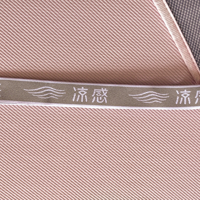 91家纺网 家纺一手货源 找家纺 鑫琪莱  2025新款5D立体雕花凉感豆豆冰丝床裙三件套 床裙D款-粉