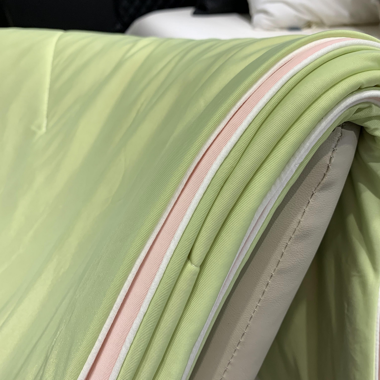 91家纺网 家纺一手货源 找家纺 2025新款小冰皮夏凉被锦纶氨纶面料空调夏被凉感丝单夏被空调被 清凉西瓜