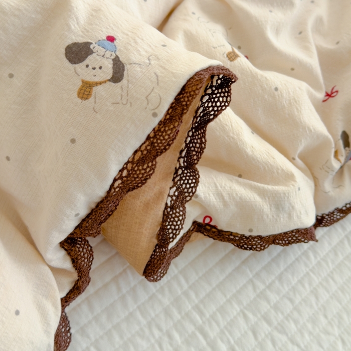 91家纺网 家纺一手货源 找家纺 贝扬思 2025新款云感双层纱抗菌花边夏被 狗狗面包