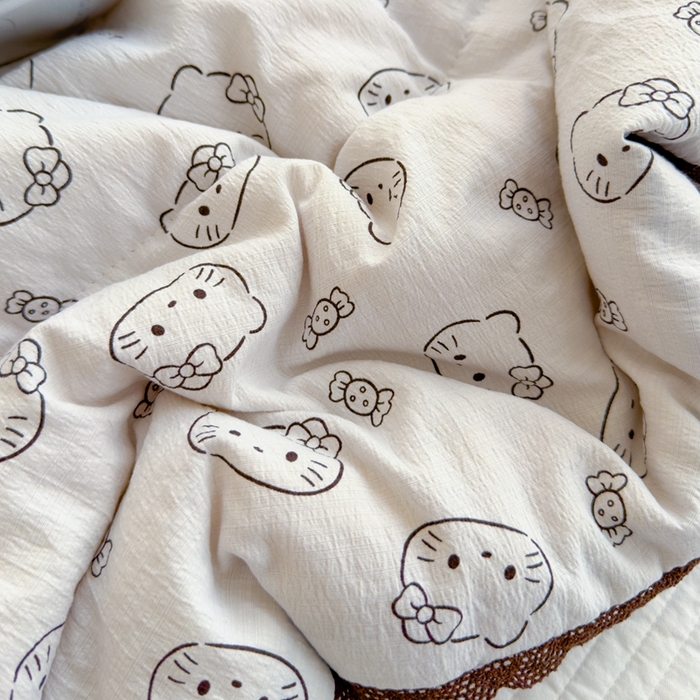 91家纺网 家纺一手货源 找家纺 贝扬思 2025新款云感双层纱抗菌花边夏被 灰云猫猫