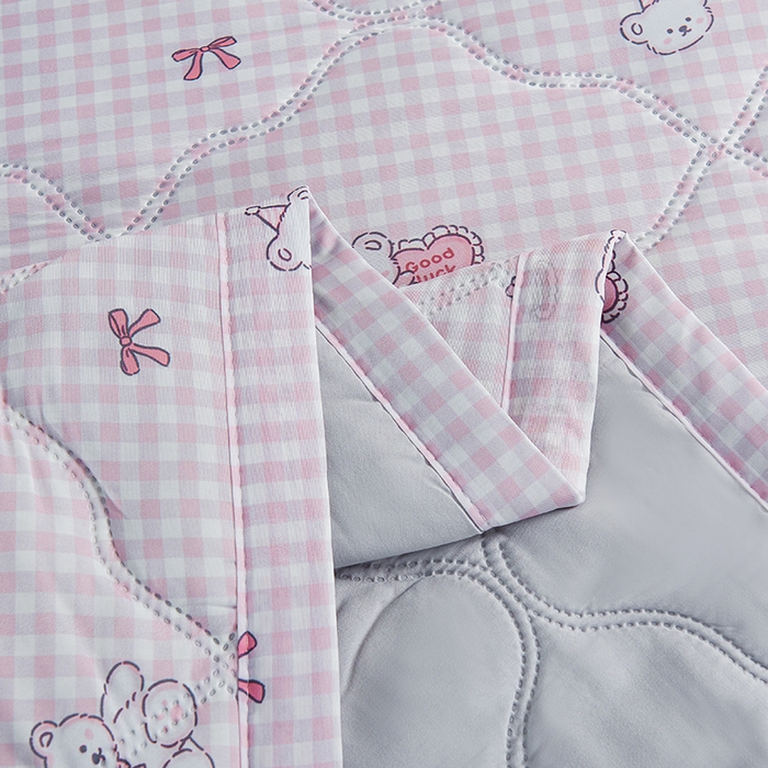 91家纺网 家纺一手货源 找家纺 被多多被业 2025新款凉感丝印花夏被夏凉被空调被 粉格熊