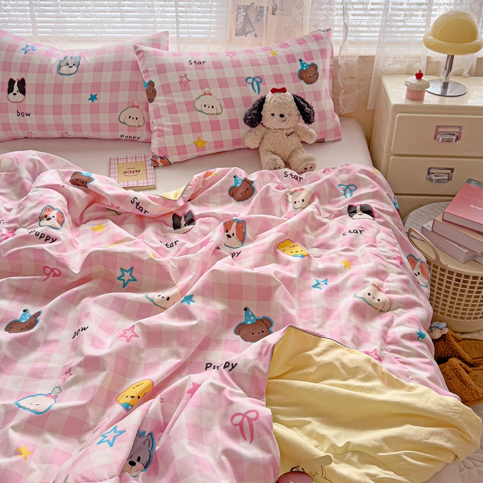 91家纺网 家纺一手货源 找家纺 2025春夏新款嵌绳款云柔水洗棉单夏被夏凉被空调被 嵌绳夏被-粉格小狗