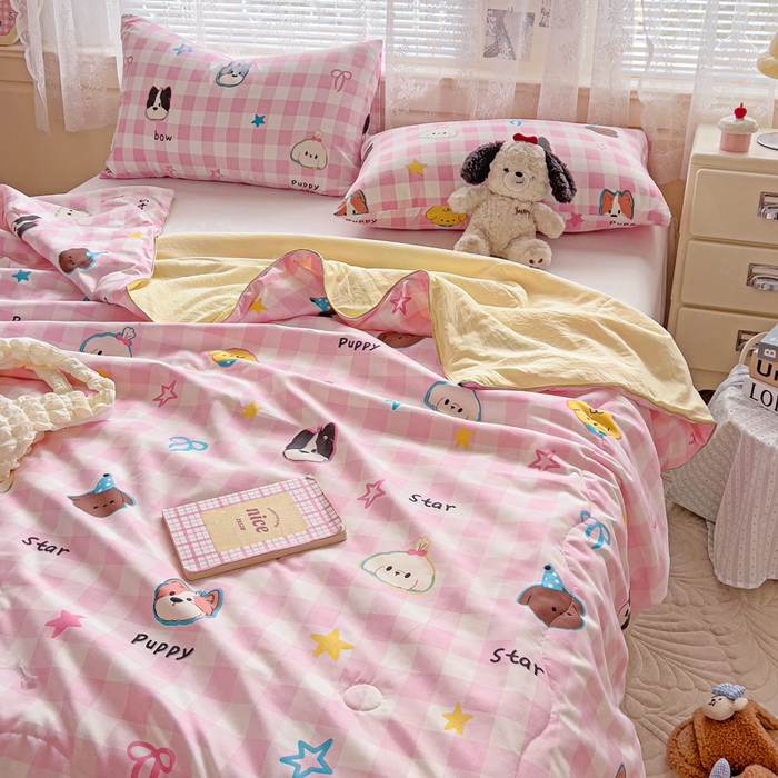 91家纺网 家纺一手货源 找家纺 2025春夏新款嵌绳款云柔水洗棉单夏被夏凉被空调被 嵌绳夏被-粉格小狗