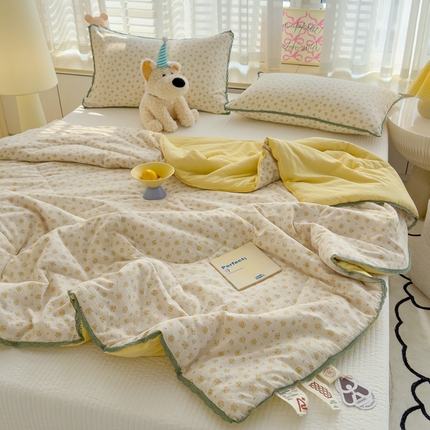 91家纺网 家纺一手货源 找家纺 贝扬思 2025新款云感双层纱抗菌花边夏被 小岛晴空