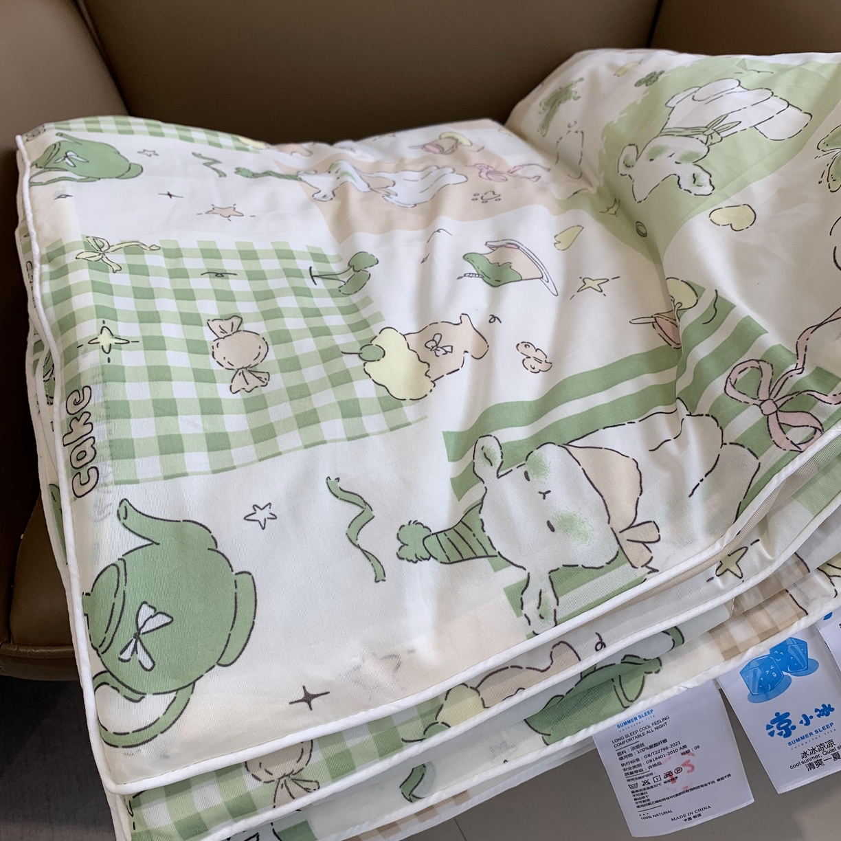 91家纺网 家纺一手货源 找家纺 2025新款小冰皮夏凉被锦纶氨纶面料空调夏被凉感丝单夏被空调被 生日派对