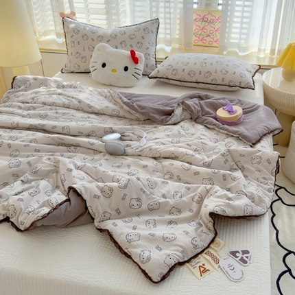 91家纺网 家纺一手货源 找家纺 贝扬思 2025新款云感双层纱抗菌花边夏被 灰云猫猫