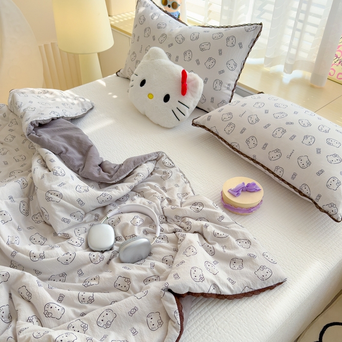 91家纺网 家纺一手货源 找家纺 贝扬思 2025新款云感双层纱抗菌花边夏被 灰云猫猫