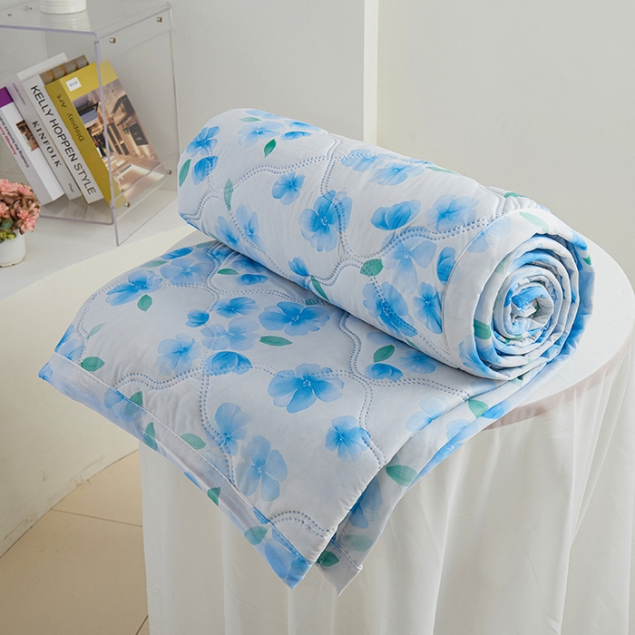 91家纺网 家纺一手货源 找家纺 被多多被业 2025新款凉感丝印花夏被夏凉被空调被 山茶花-蓝