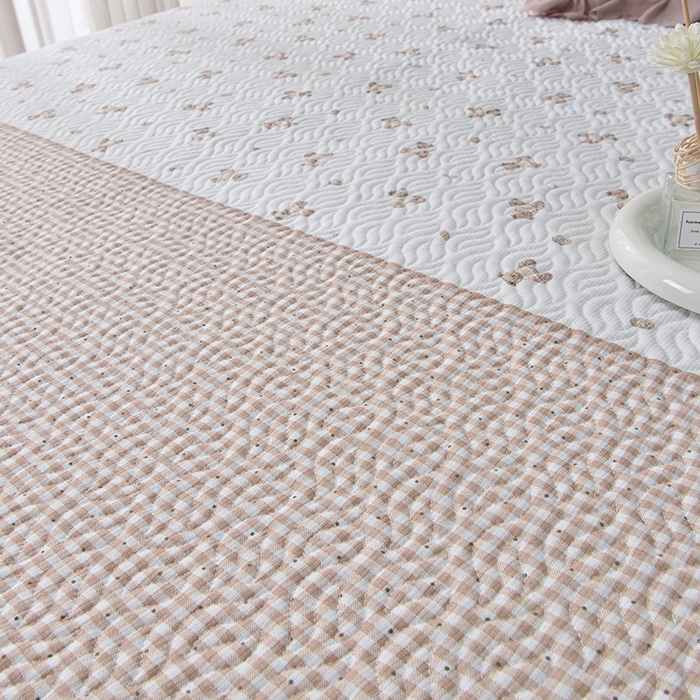 91家纺网 家纺一手货源 找家纺 梦柏 2025新款韩版双层纱夹棉绗缝床盖夏被四件套 小熊