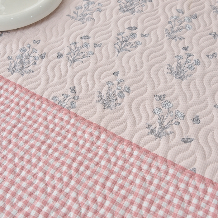 91家纺网 家纺一手货源 找家纺 梦柏 2025新款韩版双层纱夹棉绗缝床盖夏被四件套 春意