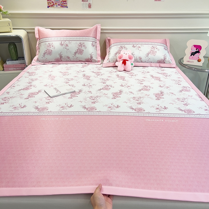 91家纺网 家纺一手货源 找家纺 摩妮卡 2025小清新数码冰丝席 碳光席三件套 绯樱梦境